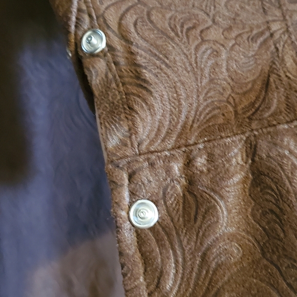 COWGIRL HARDWARE SZ XL. CHOCOLATE BROWN TEXTURE  FLORAL. LONG SLEEVE SNAP CLOSUR - Picture 5 of 9